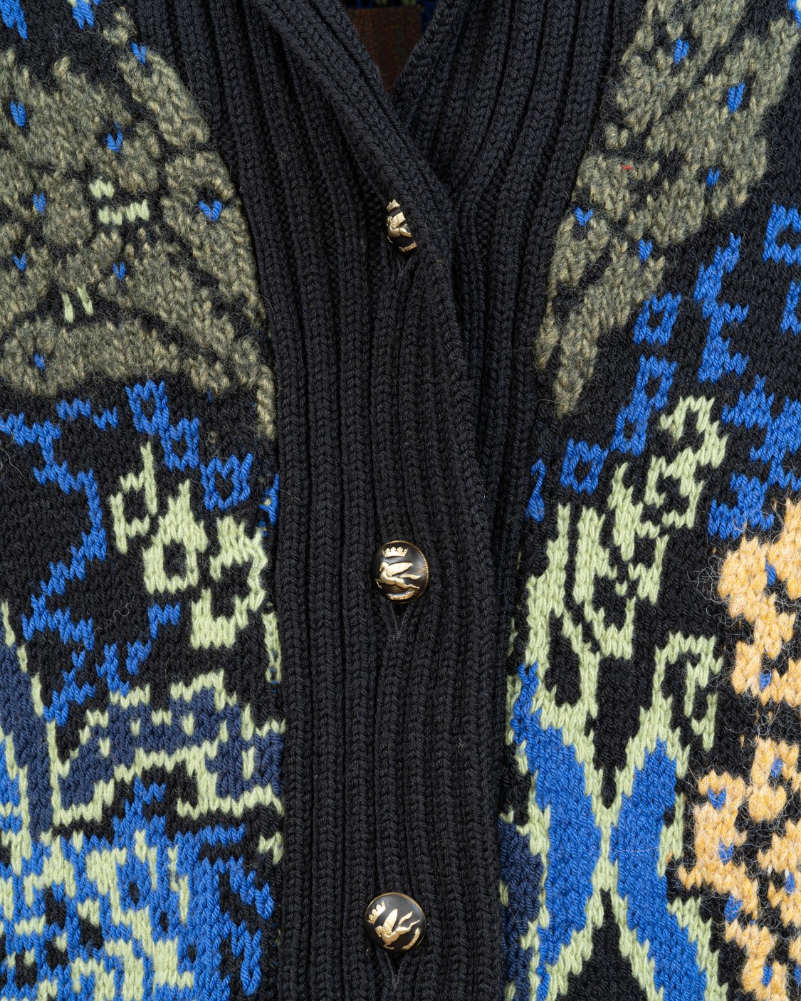 shop ETRO Saldi Cardigan: Etro cardigan in maglia di lana jacquard con motivi geometrici piazzati. 
Vestibilità over.
Scollo a V.
Chiusura monopetto.
Bottoni Pegaso.
Tasche laterali applicate.
Composizione: 85% Lana 2% Alpaca 2% Acetato 1% Nylon.
Fabbricato in Italia.. 13753 9142-0001 number 41708